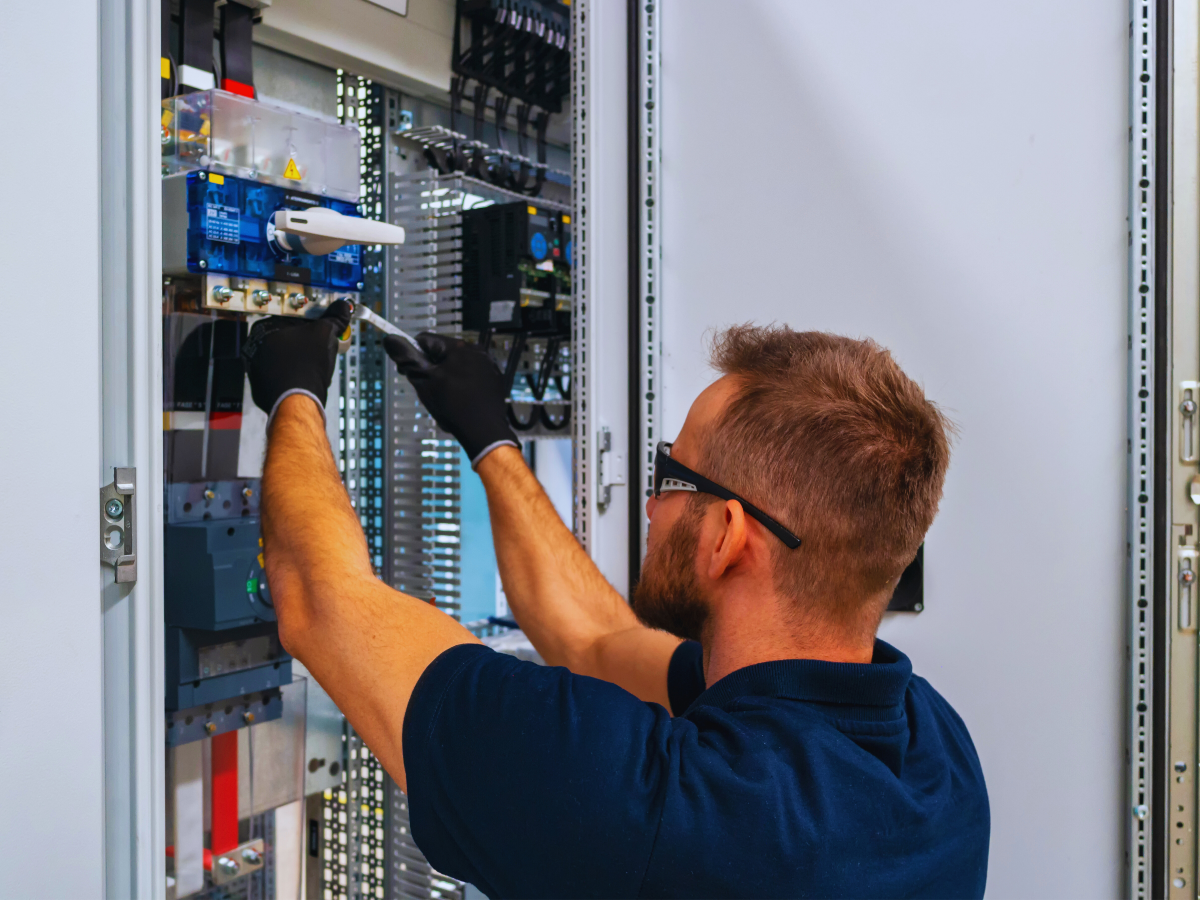 Commercial electrical inspection for Miami business 